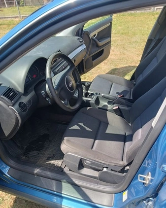 Audi A4 cena 10999 przebieg: 320000, rok produkcji 2001 z Ryn małe 137